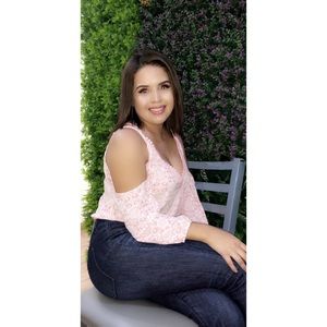 Meet your Posher, Larissa